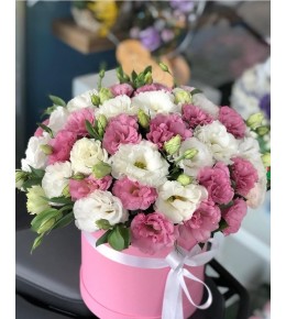 Kutuda Pembe beyaz Çiçekler